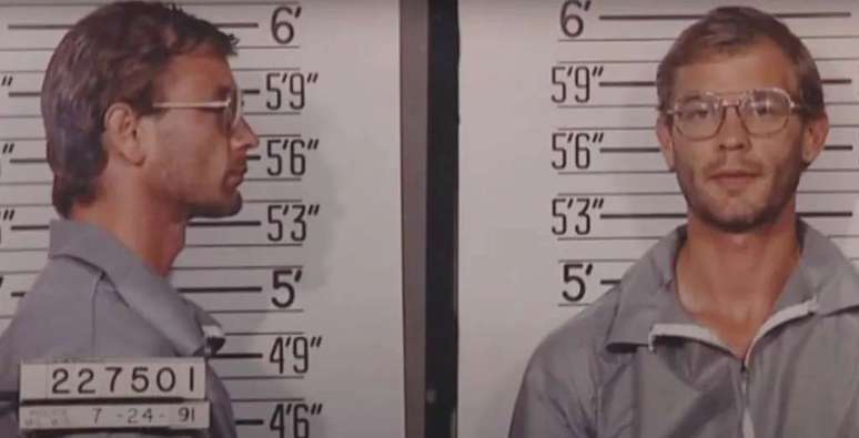 Jeffrey Dahmer ficou na ativa por 23 anos, até ser pego em 1991. Na cadeia, ele foi espancado até a morte (Foto: Reprodução/Milwaukee Police Department)
