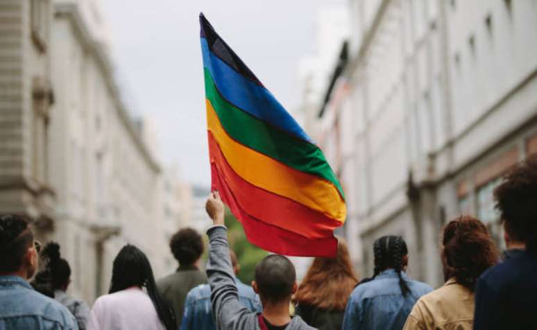Pesquisa do Datafolha aponta um número cinco vezes maior de pessoas LGBTQIA+ do que levantamento do IBGE