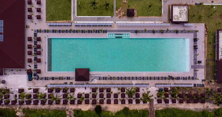 A piscina principal possui cem metros de comprimento.
