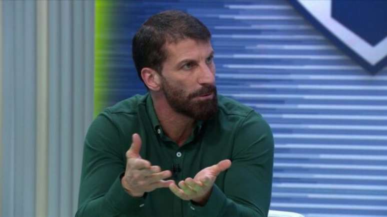 Pedrinho recordou os períodos conturbados que enfrentou por conta das suas lesões na carreira como jogador de futebol (Foto: Reprodução/TV Globo)