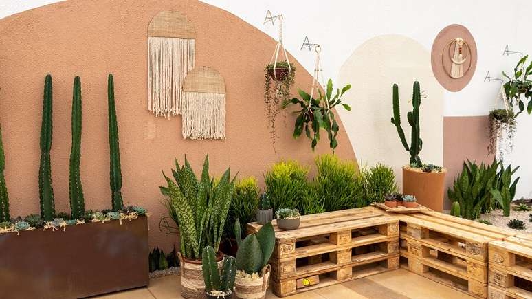 12. Pallets foram usados para a constru&ccedil;&atilde;o de bancos. Foto: Juliana Lazarini