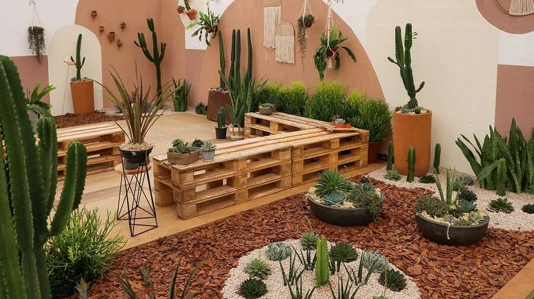 13. A profissional combinou diferentes cores e texturas dos cactos, suculentas e echeverias. Foto: Juliana Lazarini