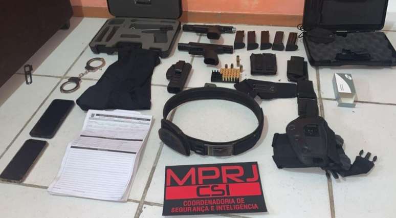 Gaeco apreende armas e equipamentos com suspeitos em operação no RJ