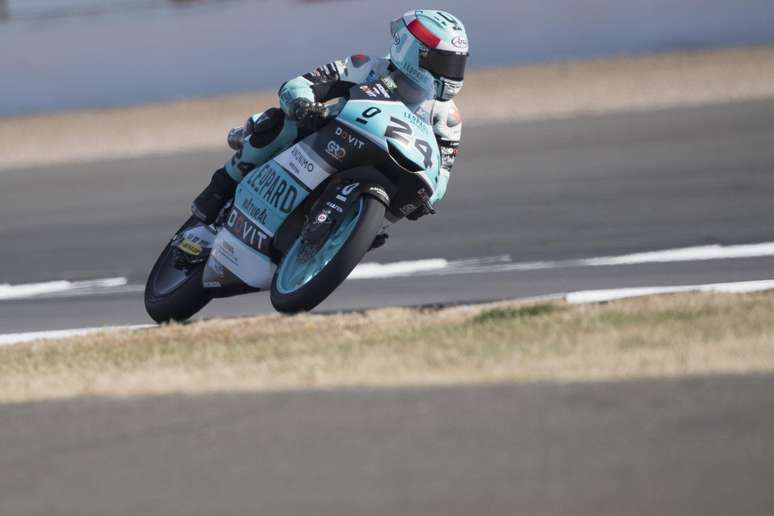 Suzuki é pole em Motegi 