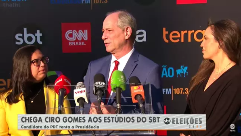 Ciro Gomes (PDT) concede entrevista a jornalistas antes do debate