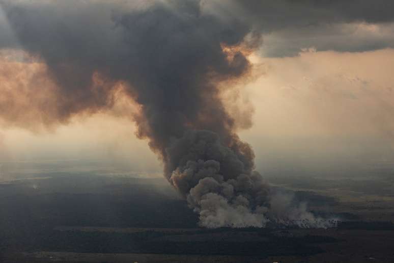 Visão do sobrevoo por uma área de queimadas e desmatamento na Amazônia @Bruno Kelly/Greenpeace