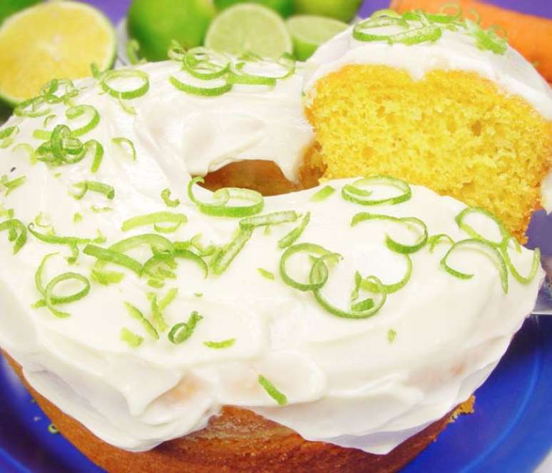 Bolo de cenoura c&iacute;trico (Reprodu&ccedil;&atilde;o / Guia da Cozinha)