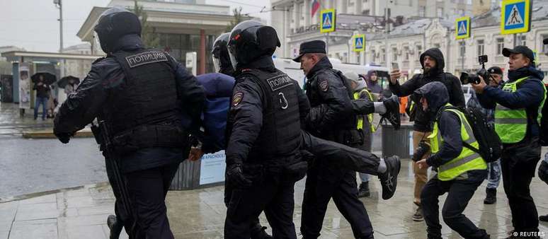 Em Moscou, mais de 370 pessoas foram presas