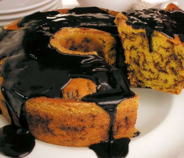 Bolo de cenoura formigueiro (Reprodu&ccedil;&atilde;o / Guia da Cozinha)