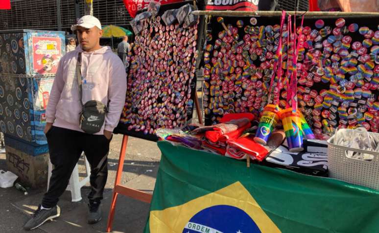 O vendedor Matheus Dachille na Av. Paulista 