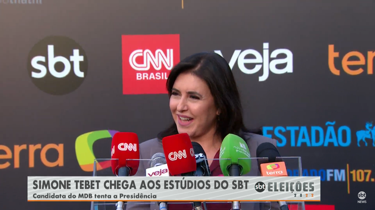 Simone Tebet (MDB) fala com jornalistas