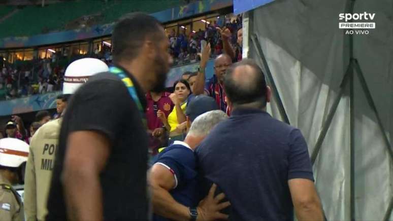 Enderson foi vaiado e chegou a ser chamado de "burro", durante o segundo tempo (Foto: Reprodução/Sportv)