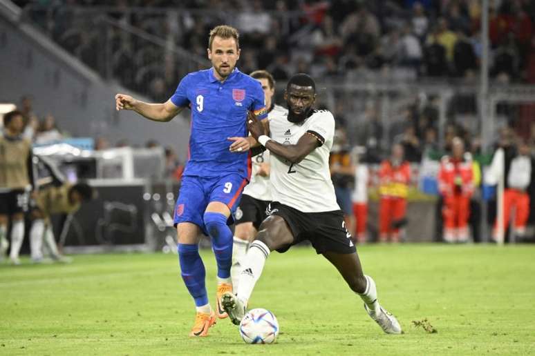 Clássico em Inglaterra e jogo grande na Alemanha marcam domingo de bola