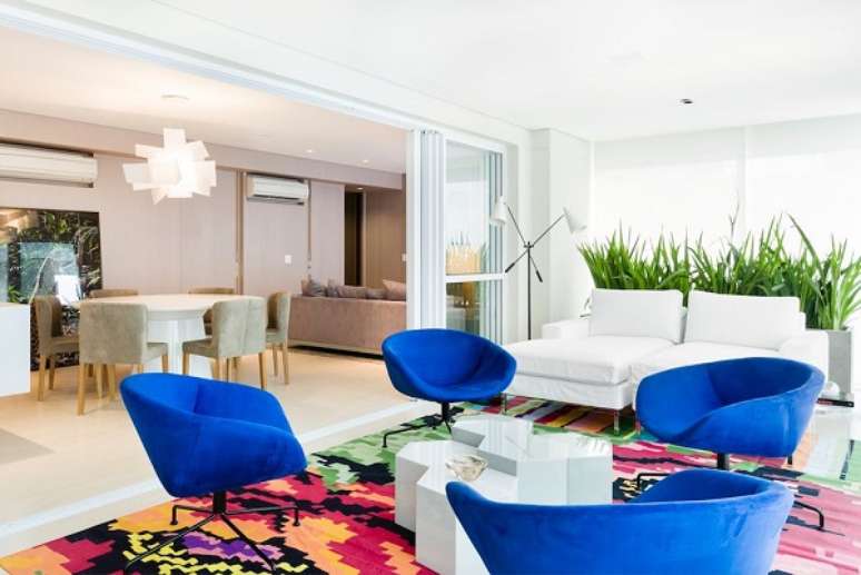 11. Área gourmet com sofá chaise branco – Foto BZP Arquitetura