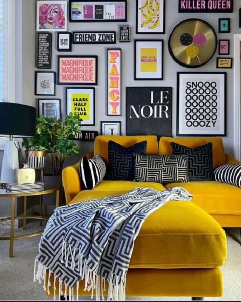 73. Sofá com manta na decoração moderna – Foto Audenza