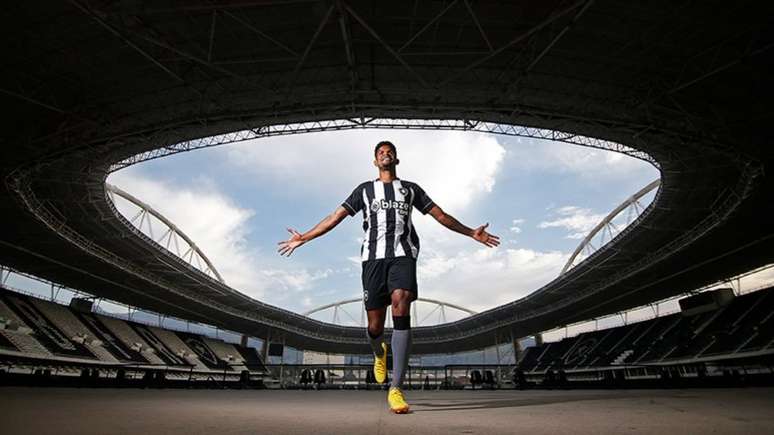 Júnior Santos chegou ao clube por empréstimo (Vitor Silva / Botafogo)