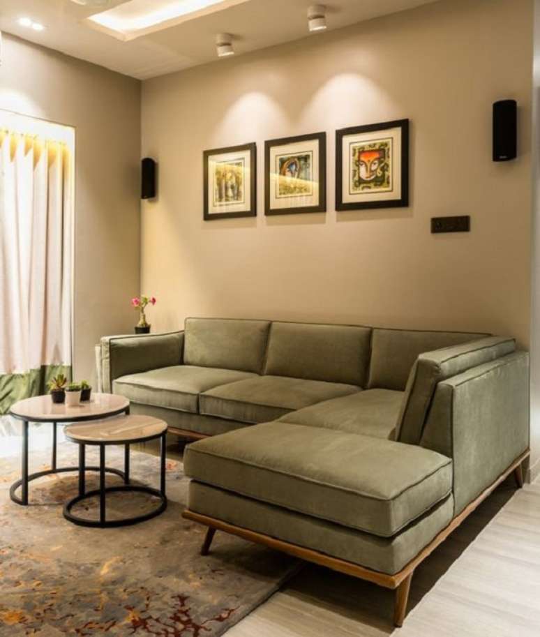 8. Sofá em L com chaise na cor verde – Foto Architects Diary