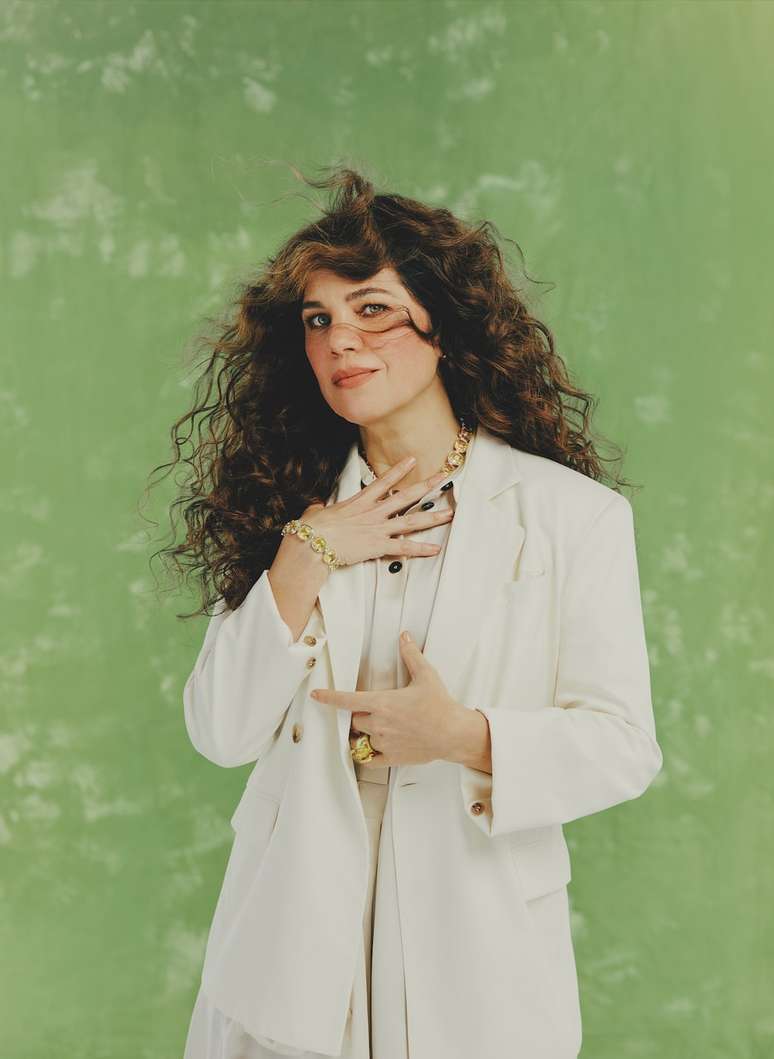 "Trag&eacute;dia da vida da Maria Bruaca ao descobrir que seu marido tem outra fam&iacute;lia se transforma em sua salva&ccedil;&atilde;o"