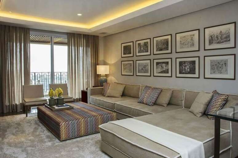 2. Sofá retrátil com chaise para decoração clássica e aconchegante – Foto Triplex Arquitetura