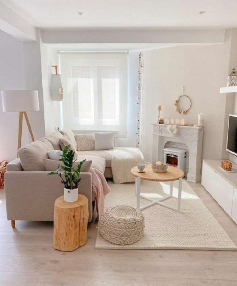 33. Sala pequena com sofá chaise pequeno – Foto Casa Abril