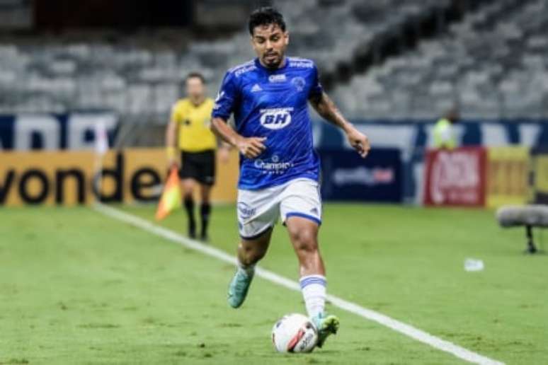 Matheus Bidu, que defendeu o Cruzeiro em 2022, agrada o Corinthians (Foto: Gustavo Aleixo/Cruzeiro)