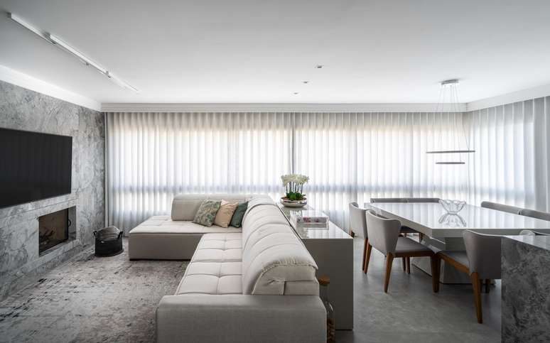22. Sala clean com sofá chaise bege – Foto Archi2Studio Arquitetura