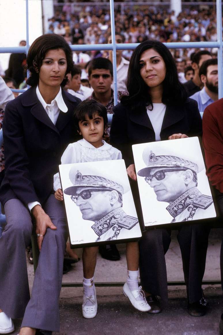 Celebração do aniversário do xá Mohamed Reza Pahlevi na década de 1970, no Estado iraniano de Abadan