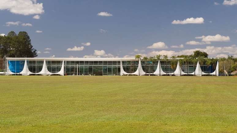 O Palácio da Alvorada é a residência oficial do presidente brasileiro