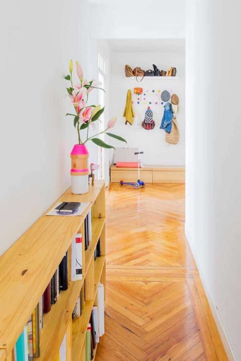 45. Decora&ccedil;&atilde;o colorida com gancho para pendurar acess&oacute;rios &ndash; Foto Decor Facil