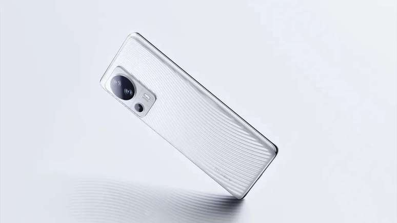 Xiaomi 12T e 12T Pro têm design vazado com tela plana e três câmeras  traseiras