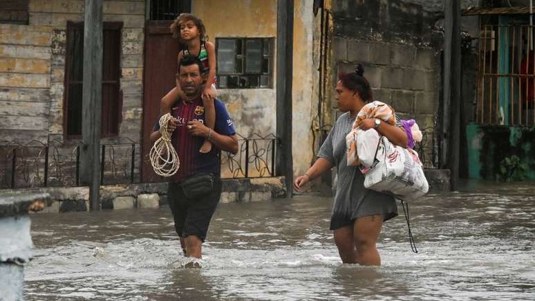 Imagem das inundações causadas pelo furacão em Batabano, Cuba