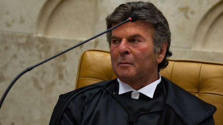 O ministro Luiz Fux concedeu uma liminar que paralisou as investiga&ccedil;&otilde;es sobre Fl&aacute;vio Bolsonaro e Fabr&iacute;cio Queiroz