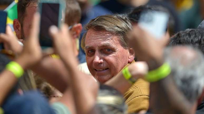 Bolsonaro ataca as institui&ccedil;&otilde;es com o intuito de governar sem ser controlado, dizem analistas