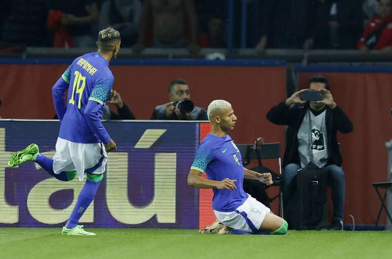 Richarlyson comemora gol na partida entre Brasil e Tunísia