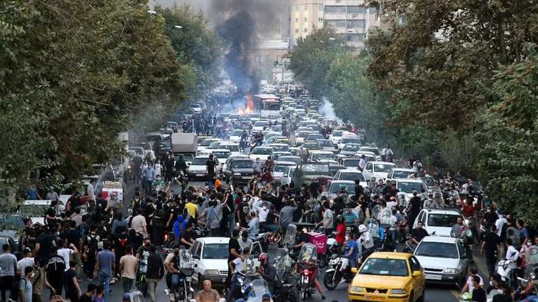 Protestos pela morte de Mahsa Amini espalharam-se por dezenas de cidades do Irã