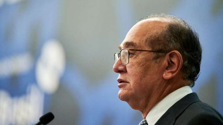 O ministro Gilmar Mendes determinou a suspens&atilde;o de todas as a&ccedil;&otilde;es que envolviam a quebra de sigilo de Fl&aacute;vio Bolsonaro