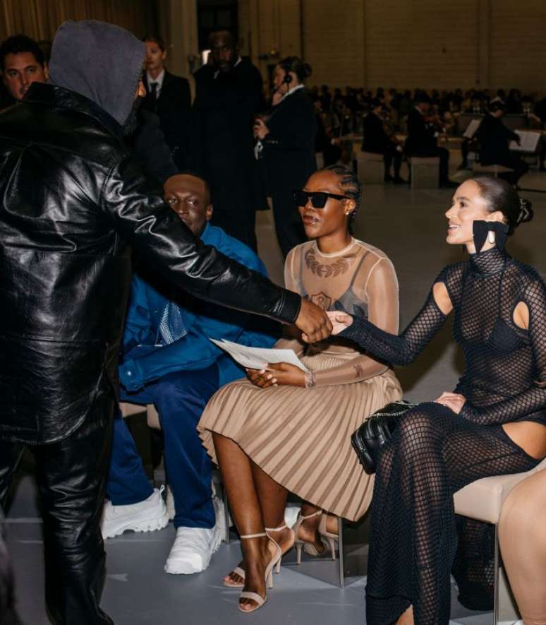 Kanye West elogiou look de Bruna Marquezine no desfile –