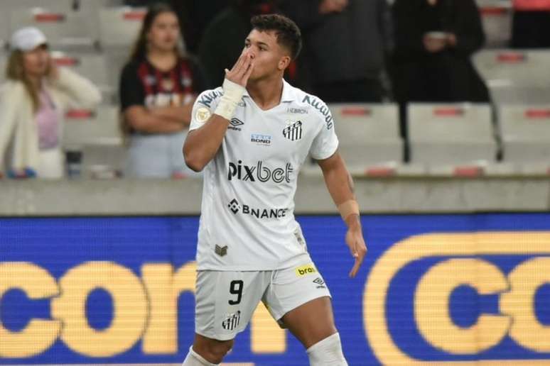 Marcos Leonardo fez dois gols no empate contra o Athletico-PR no primeiro turno (FOTO: Divulgação/Santos FC)