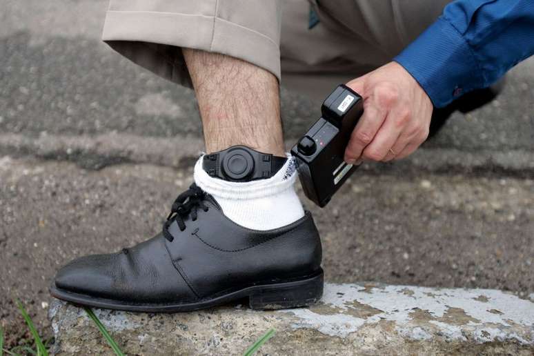 Em caso de violação por parte do agressor, tornozeleiras vão emitir sinal simultâneo para a vítima e para a Polícia Civil 