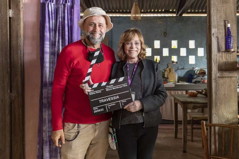 Mauro Mendonça Filho (diretor da novela) e Gloria Perez nos bastidores das gravações de 'Travessia'