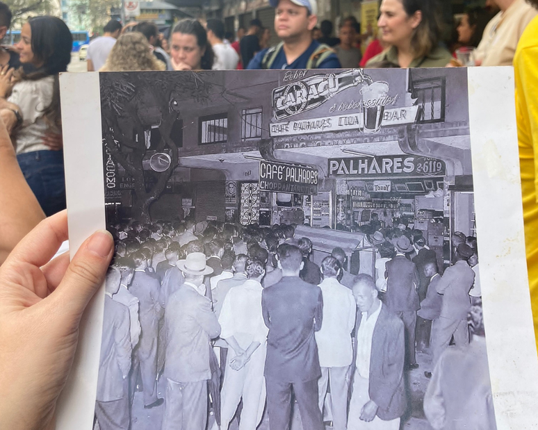 Foto antiga do Caf&eacute; Palhares, boteco visitado no passeio