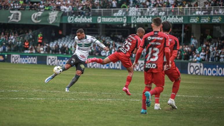 Eternos rivais tem espaço especial no coração da pequena Valentina (Felipe Dalke/Coritiba)