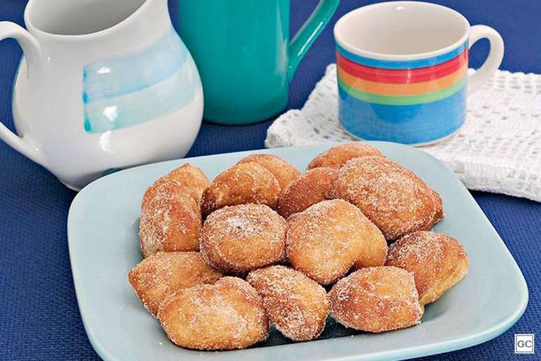 Não tem como errar no bolinho de chuva tradicional – Foto: Guia da Cozinha