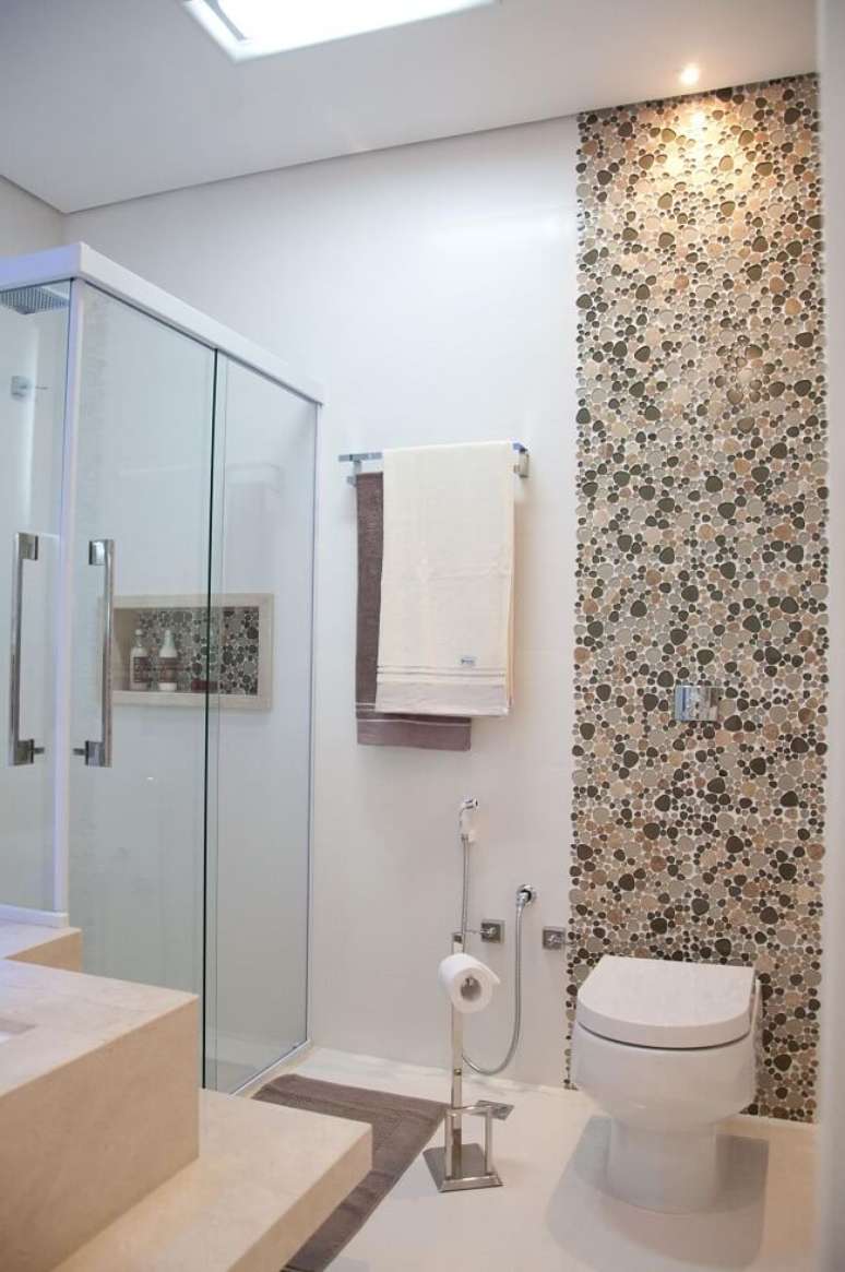 4. Faixa decorativa para banheiro em cer&acirc;mica. Projeto de Adriana Rodrigues