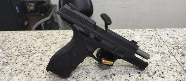 Arma utilizada por adolescente que matou amiga com tiro na nuca em Taubaté