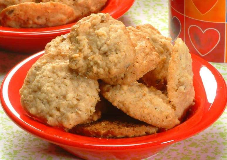 Receitas com aveia fáceis e deliciosas: o biscoito de aveia e nozes – Foto: Guia da Cozinha