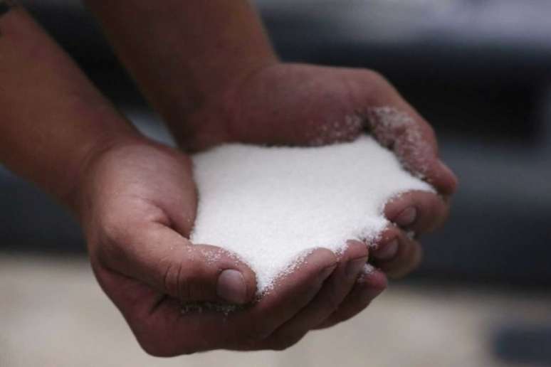 Açúcar branco, refinado, é considerado pobre nutricionalmente