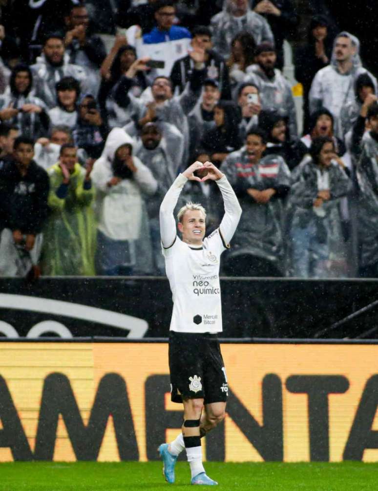 Roger Guedes marcou o primeiro gol do Corinthians na vitória por 2 a 1 sobre o Atlético-GO pelo Brasileirão (Foto: Rodrigo Coca/Ag.Corinthians)