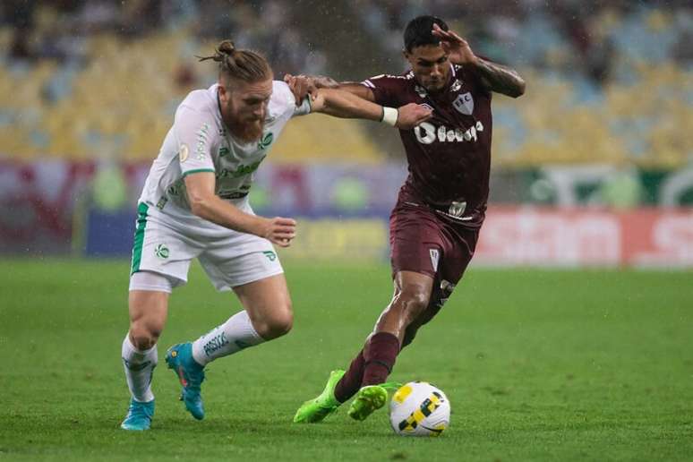 Cristiano vai bem e pode ganhar vaga de Caio Paulista (Foto: Marcelo Gonçalves/Fluminense)