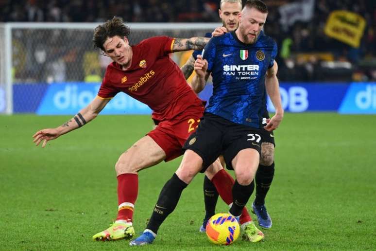 Equipes medem força no San Siro neste sábado (Foto: VINCENZO PINTO / AFP)